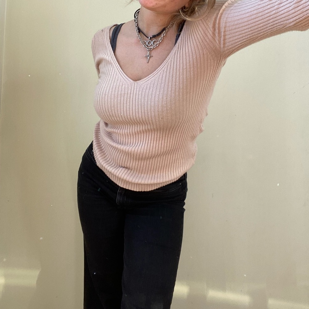 Beautiful, fitted sweater! - Picture 3 of 6